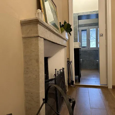 Apartment With 2 Suites In Center Of Lucca بيت ضيافة 3*