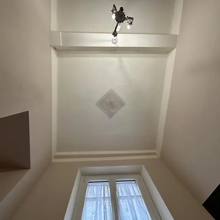 Apartment With 2 Suites In Center Of Lucca بيت ضيافة لوكا